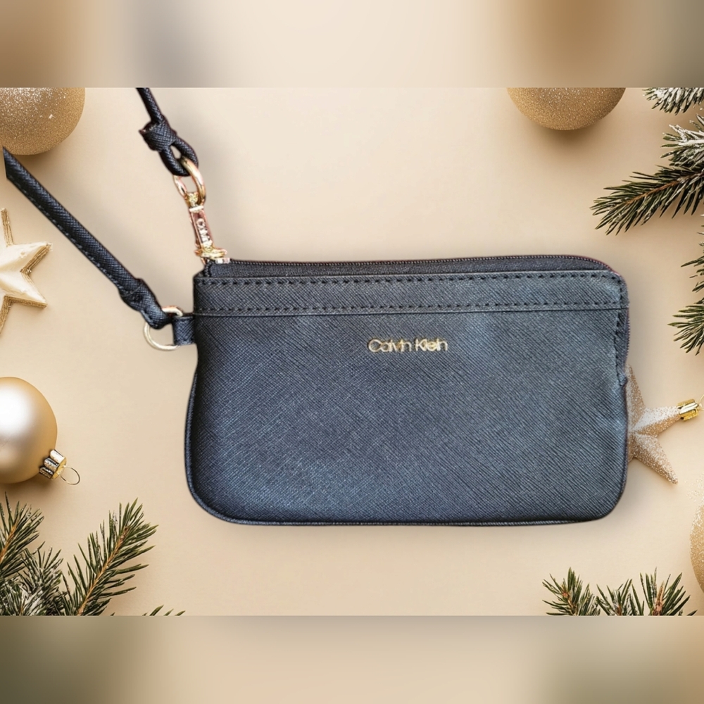Calvin Klein Wristlet in A BEAUTIFUL Blue/Black color NO CALLOUTS NWOT - Picture 2 of 8
